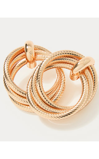 Chevs Kiss Doorknocker Earrings - Gold Metallic